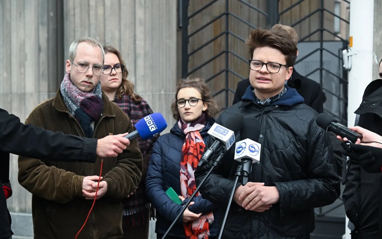 Akcja Demokracja: Jak ta organizacja zmienia Polskę na lepsze