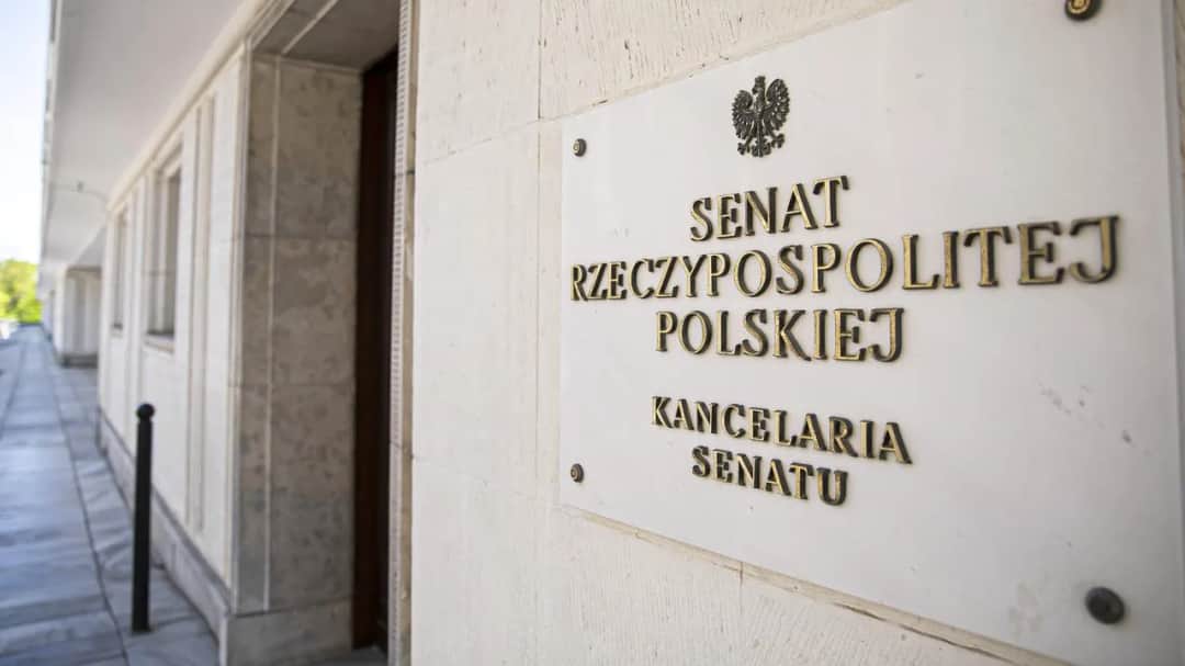 W Polsce jest Sejm czy Senat? Poznaj ich kluczowe różnice i role W Polsce jest Sejm czy Senat? Poznaj ich kluczowe różnice i role