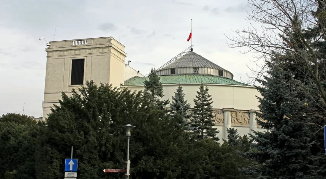 Czy sejm może rozwiązać senat? Odkryj prawdę o uprawnieniach parlamentu