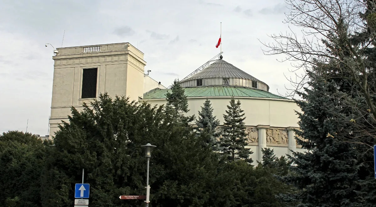 Czy sejm może rozwiązać senat? Odkryj prawdę o uprawnieniach parlamentu